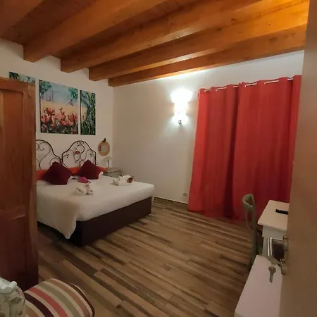 Casa Busari Guest house 2*