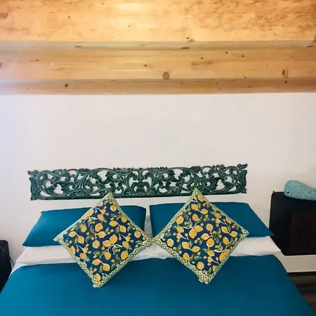 Casa Busari בית הארחה 4*